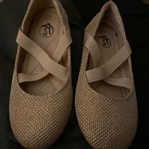 Trary girls slip on size 1 dress shoe